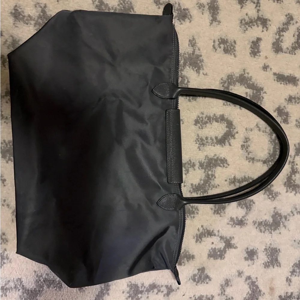 Longchamp dark gray Tote Bag with wear on bottom - Picture 4 of 15